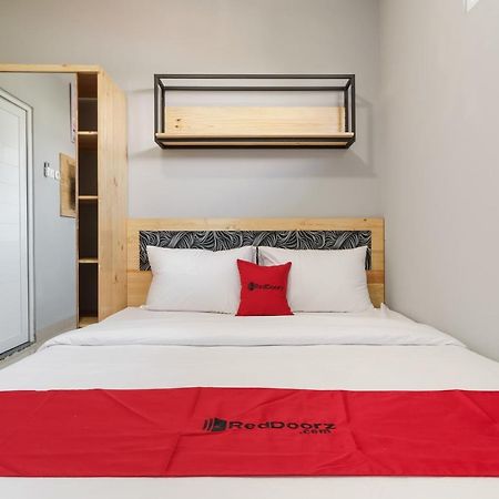 Reddoorz Near Plaza Atrium Senen Hotel Jakarta Exterior photo