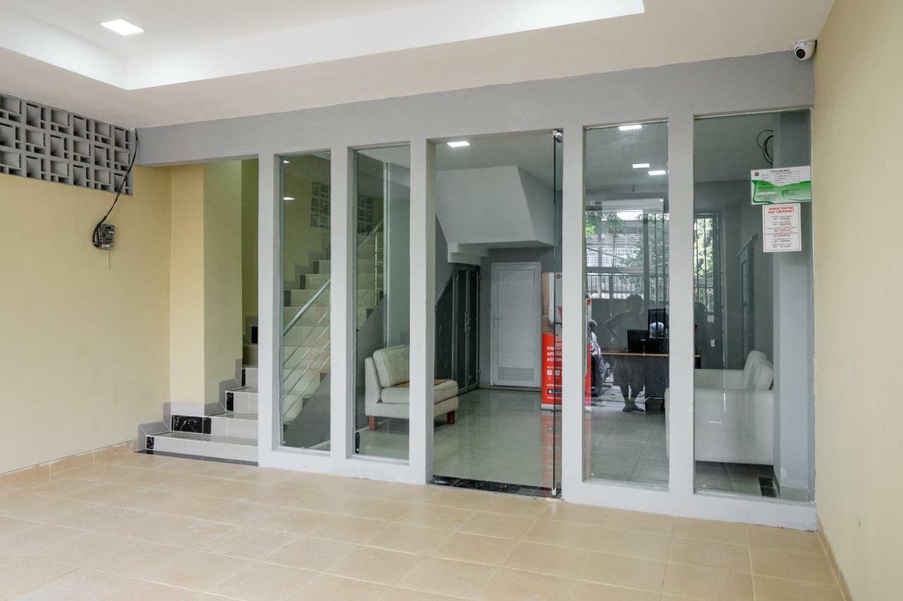 Reddoorz Near Plaza Atrium Senen Hotel Jakarta Exterior photo