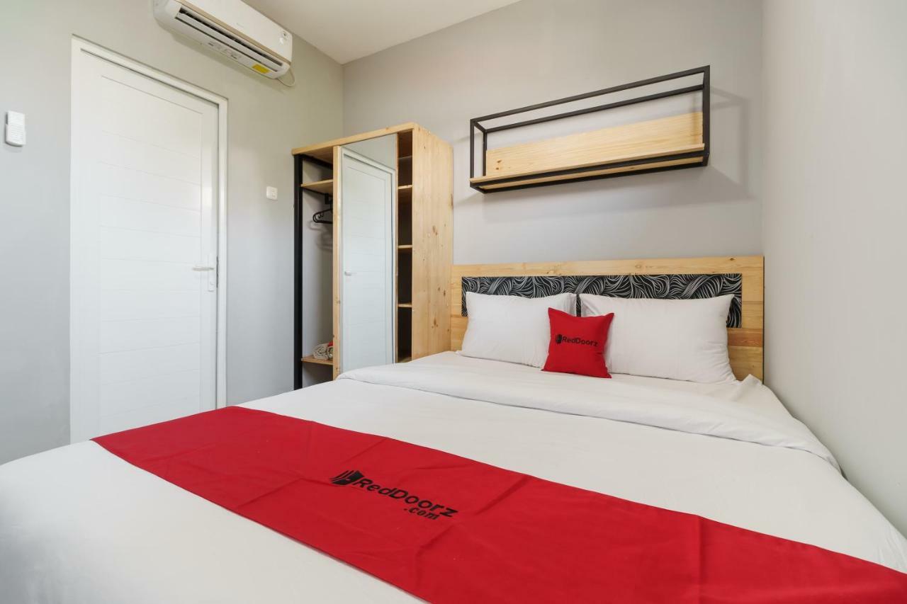 Reddoorz Near Plaza Atrium Senen Hotel Jakarta Exterior photo