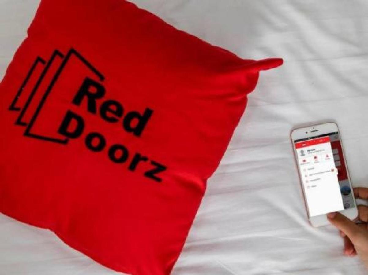 Reddoorz Near Plaza Atrium Senen Hotel Jakarta Exterior photo